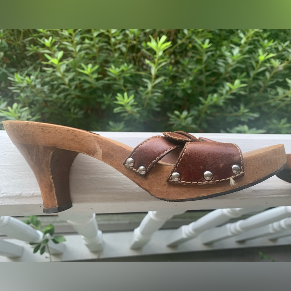 MIA Vintage Wood And Leather Sandals - Picture 5 of 7